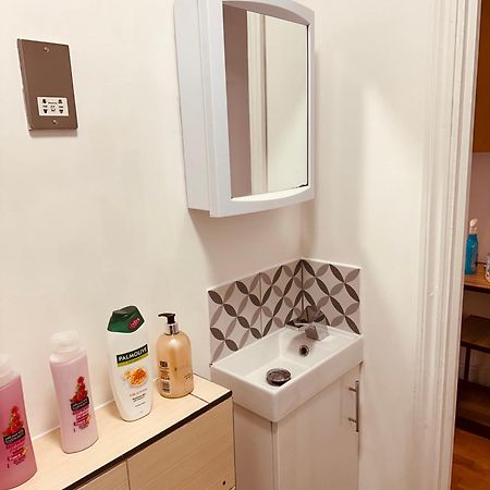 Stunning One Bedroom Studio Flat ロンドン エクステリア 写真